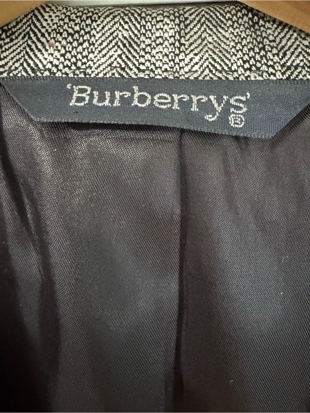 Vintage 1980-90s Burberrys Herringbone Silk Blazer Sport Coat 42R Patrick James
